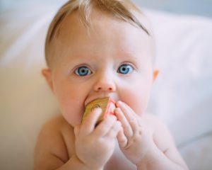 生後3か月の育て方 生活リズムや遊び方 体重と服のサイズなど 幸せな成功者